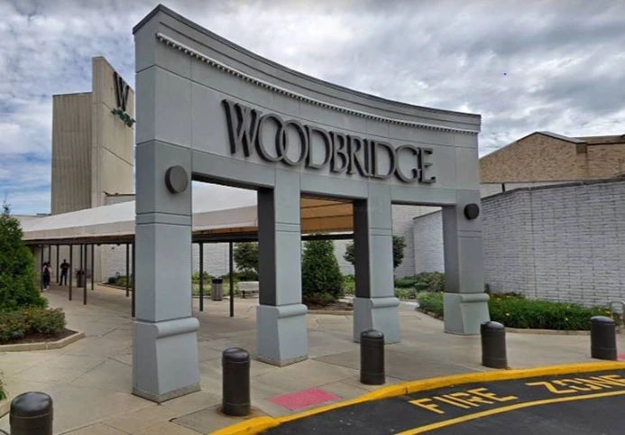 WOODBRIDGE CENTER MALL